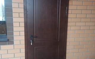 входная стальная дверь для загородного дома с покрытием из МДФ
