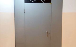 дверь стальная тамбурная с решеткой